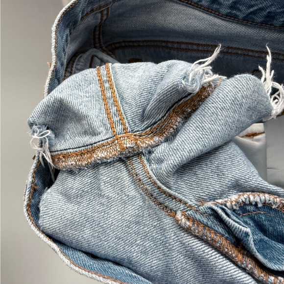 Levi's Women's 501 Cotton High Rise Denim Shorts Sansome St Size 26 56327-0193 - Picture 13 of 16